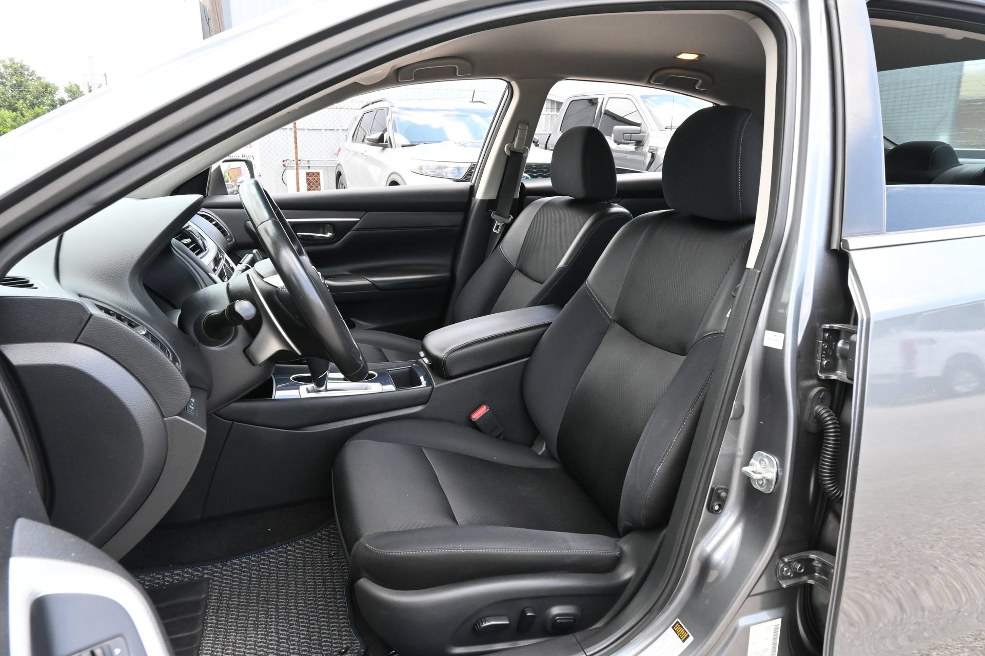 Used 2018 Nissan Altima 2.5 SR FWD image 16
