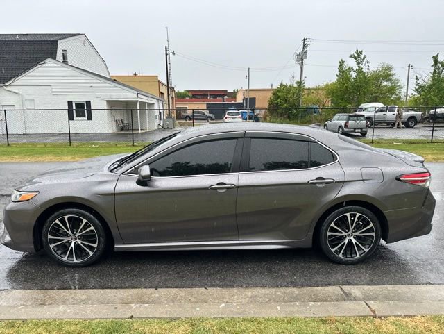 Used 2019 Toyota Camry SE FWD image 3