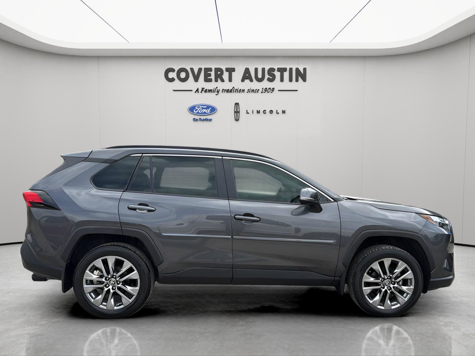 Used 2024 Toyota RAV4 XLE Premium image 6