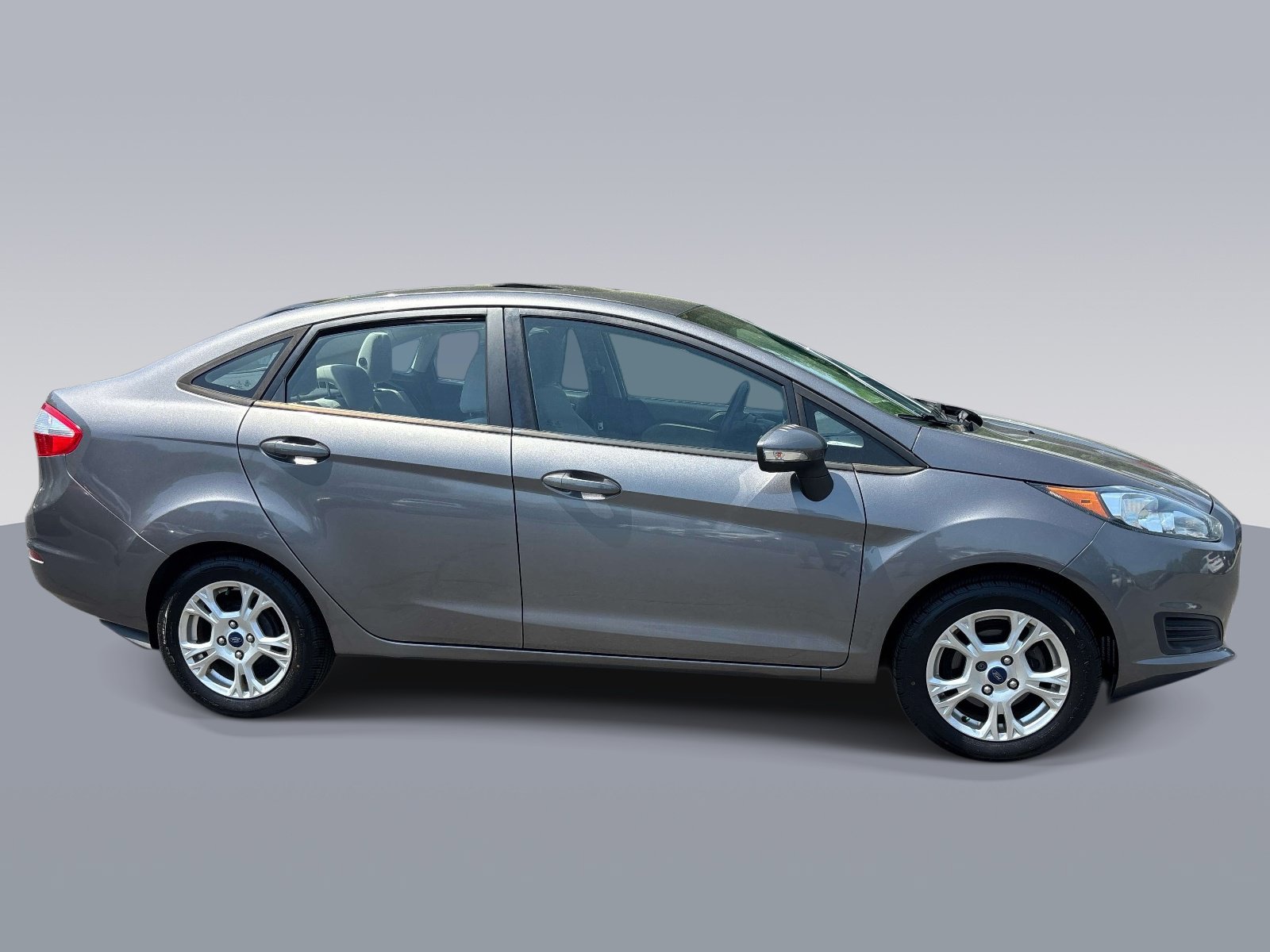Used 2014 Ford Fiesta SE FWD image 2