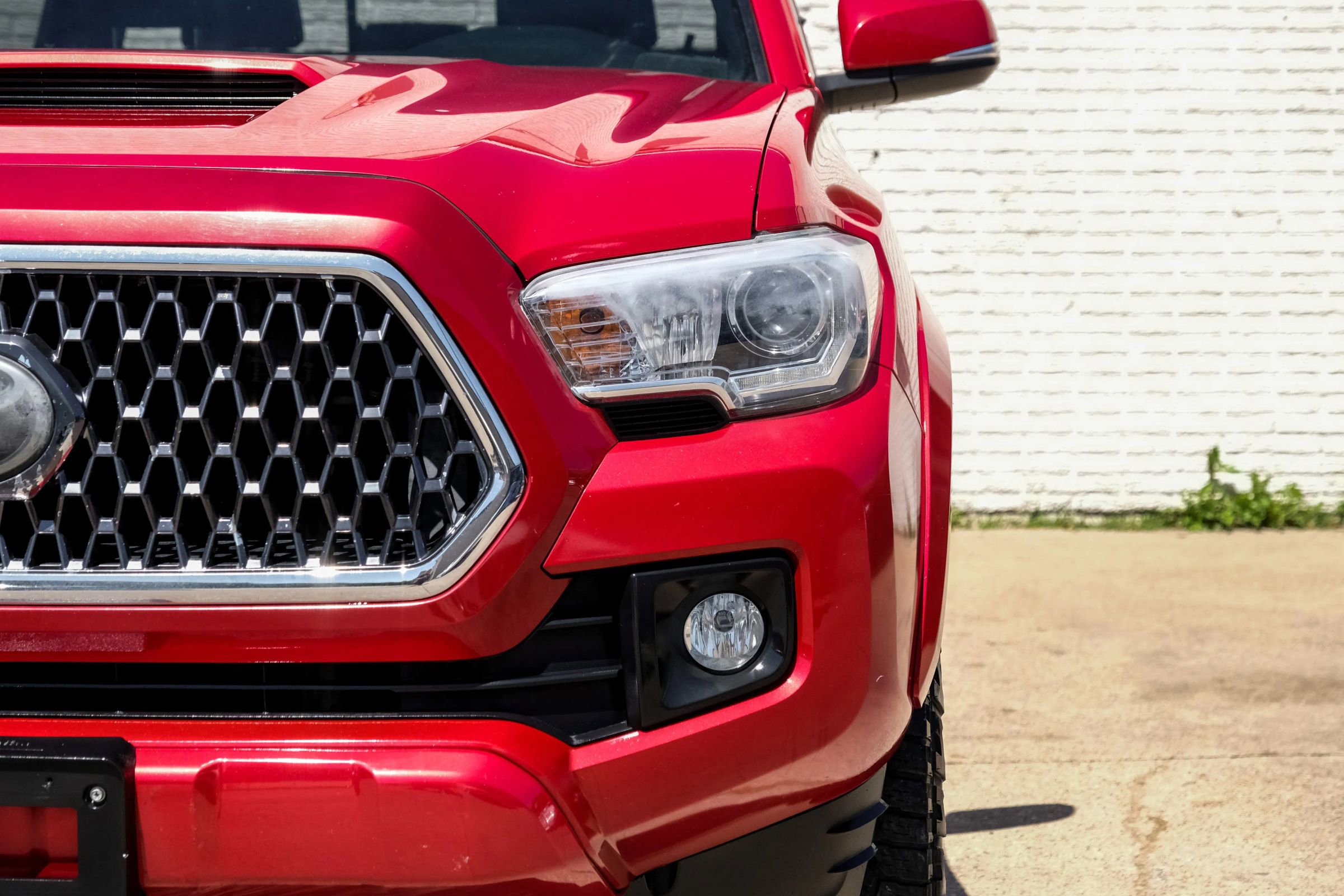 Used 2018 Toyota Tacoma TRD Sport w/ Technology Package RWD image 42