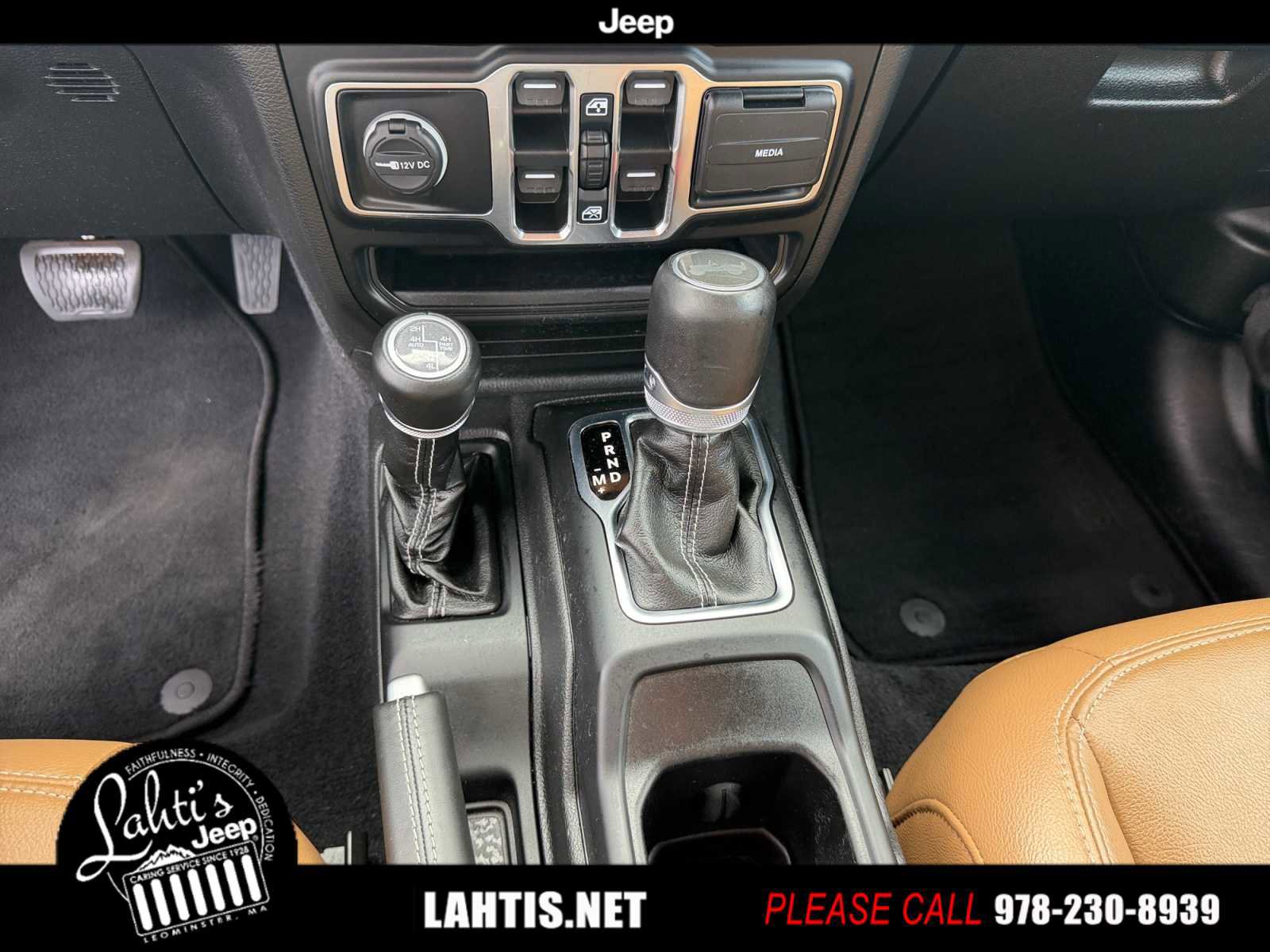 Used 2022 Jeep Wrangler Unlimited Sahara w/ Cold Weather Group image 13