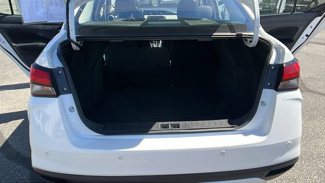 Used 2022 Nissan Versa SV FWD image 14