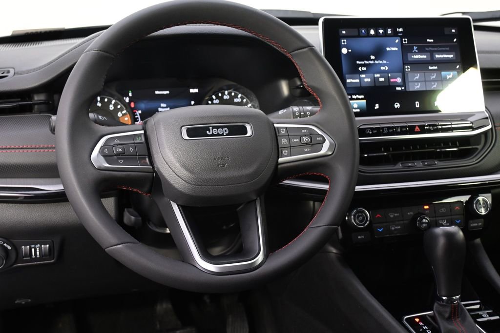 Used 2025 Jeep Compass Trailhawk image 12