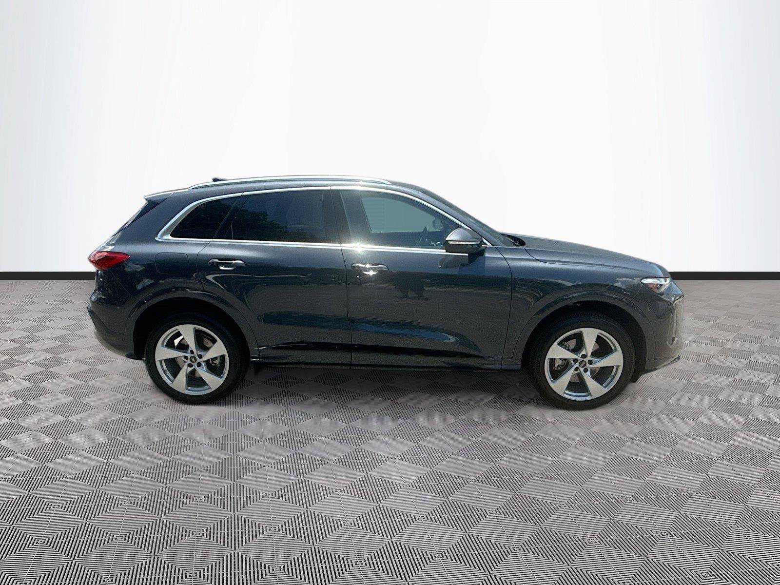 Certified 2025 Audi Q5 Premium AWD/4WD image 8