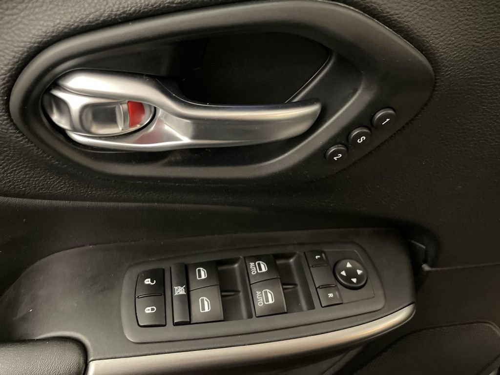 Used 2020 Jeep Cherokee Limited AWD/4WD image 16