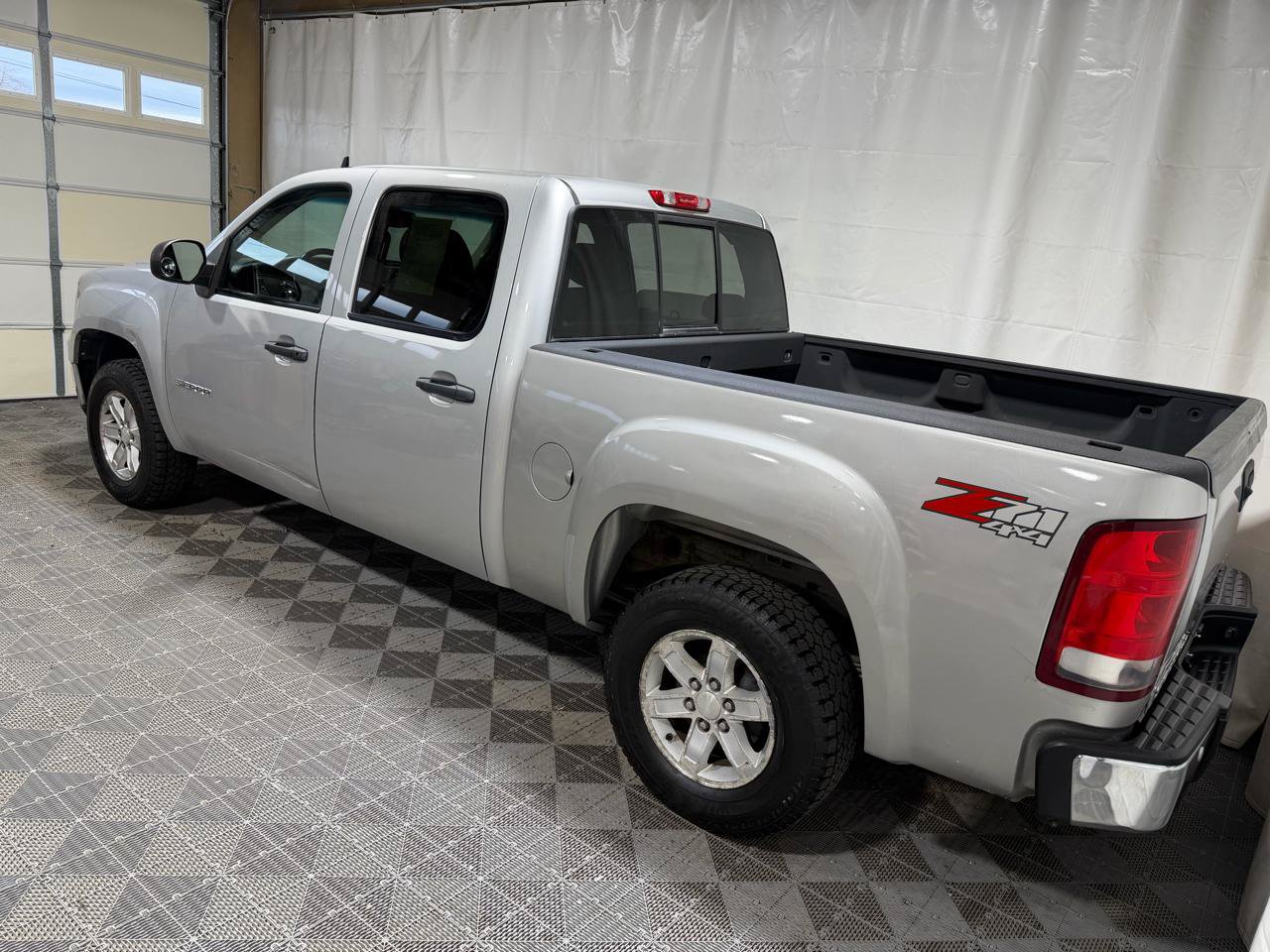 Used 2011 GMC Sierra 1500 SLE w/ Power Tech Package AWD/4WD image 4