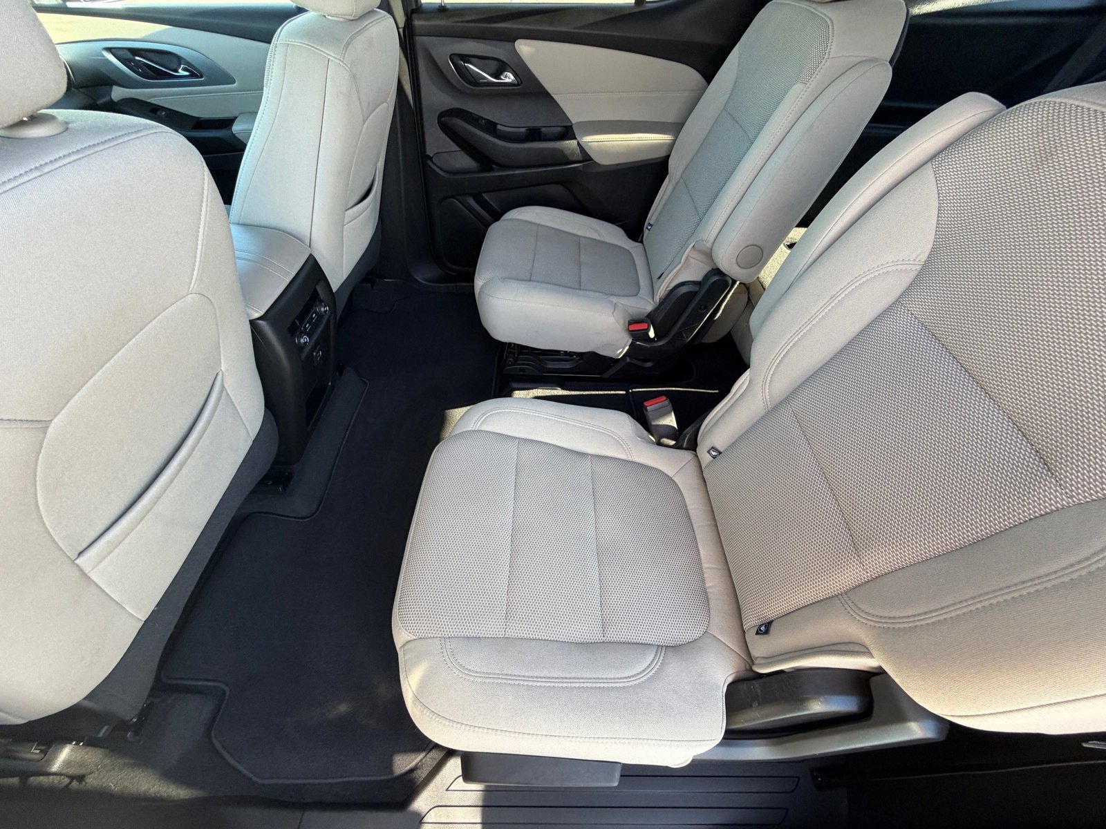 Used 2023 Chevrolet Traverse LT w/ LPO, Cargo Package AWD/4WD image 13
