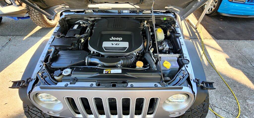 Used 2016 Jeep Wrangler Unlimited Sahara w/ Connectivity Group image 20