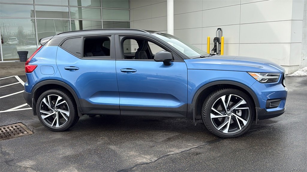 Used 2020 Volvo XC40 T5 R-Design w/ Protection Package Premier image 2
