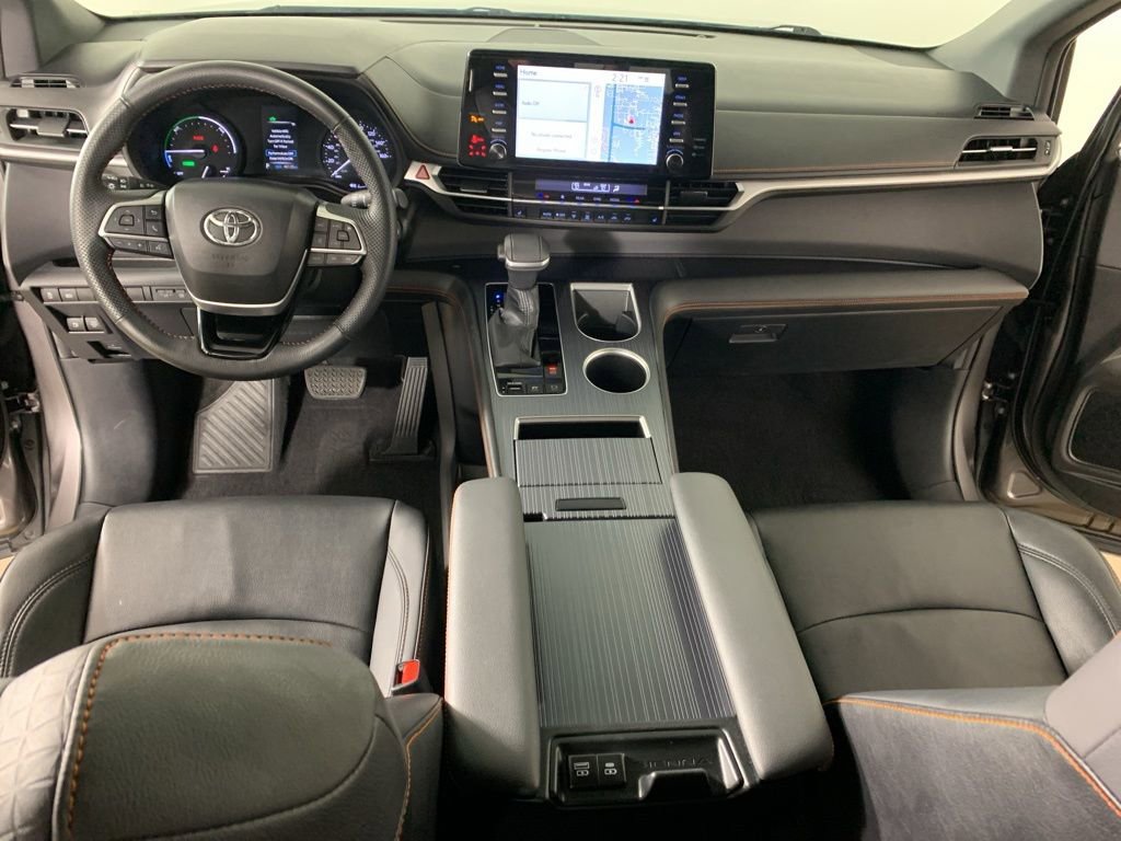 Used 2022 Toyota Sienna XSE image 36