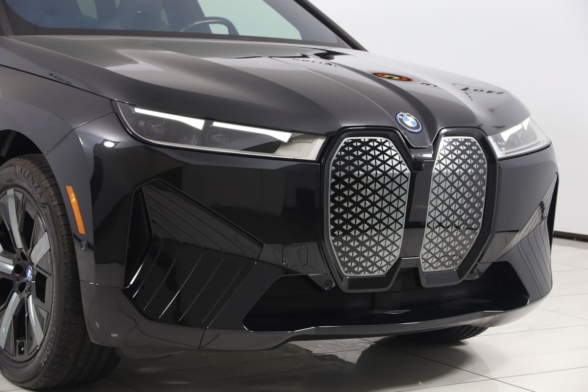 Used 2023 BMW iX xDrive50 w/ Sport Package AWD/4WD image 45