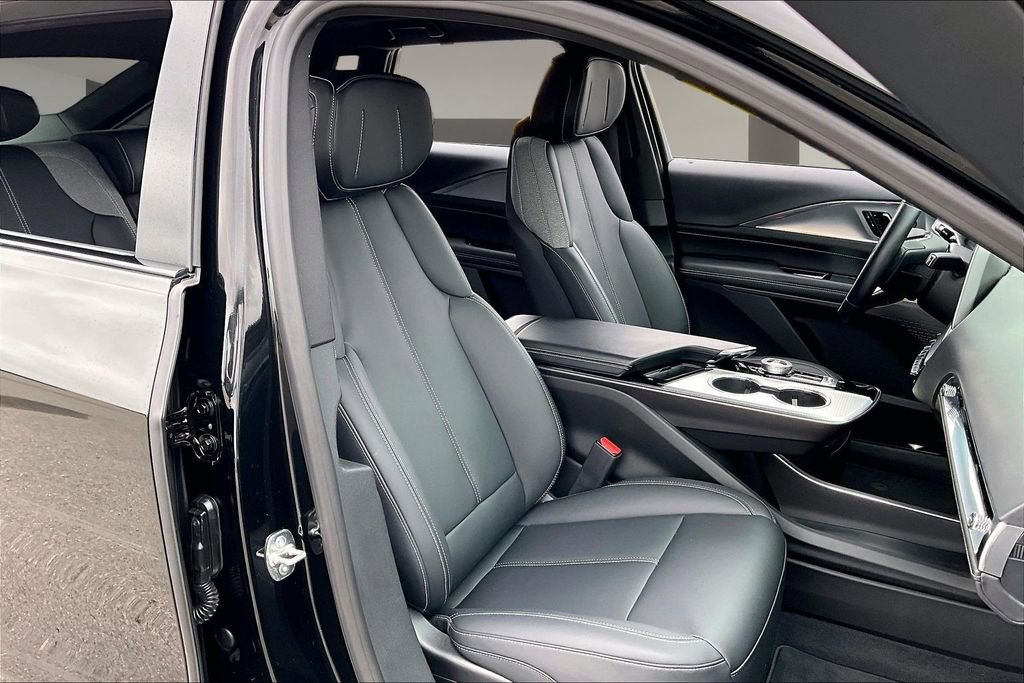 Used 2024 Cadillac Lyriq Tech AWD/4WD image 7