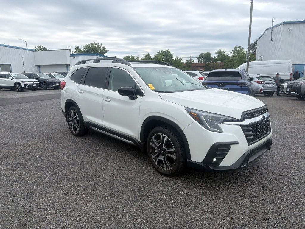 Used 2025 Subaru Ascent Limited AWD/4WD image 1