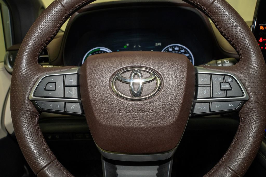 Used 2022 Toyota Sienna Platinum image 21