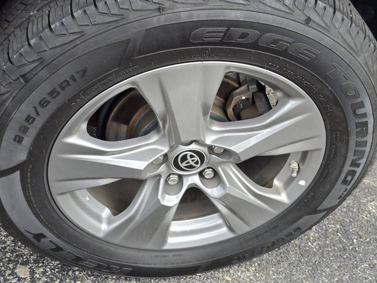 Used 2022 Toyota RAV4 LE AWD/4WD image 25