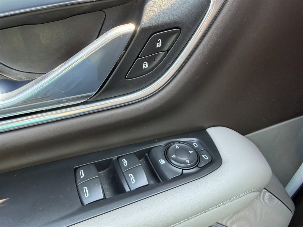 Used 2021 Chevrolet Suburban LS image 12