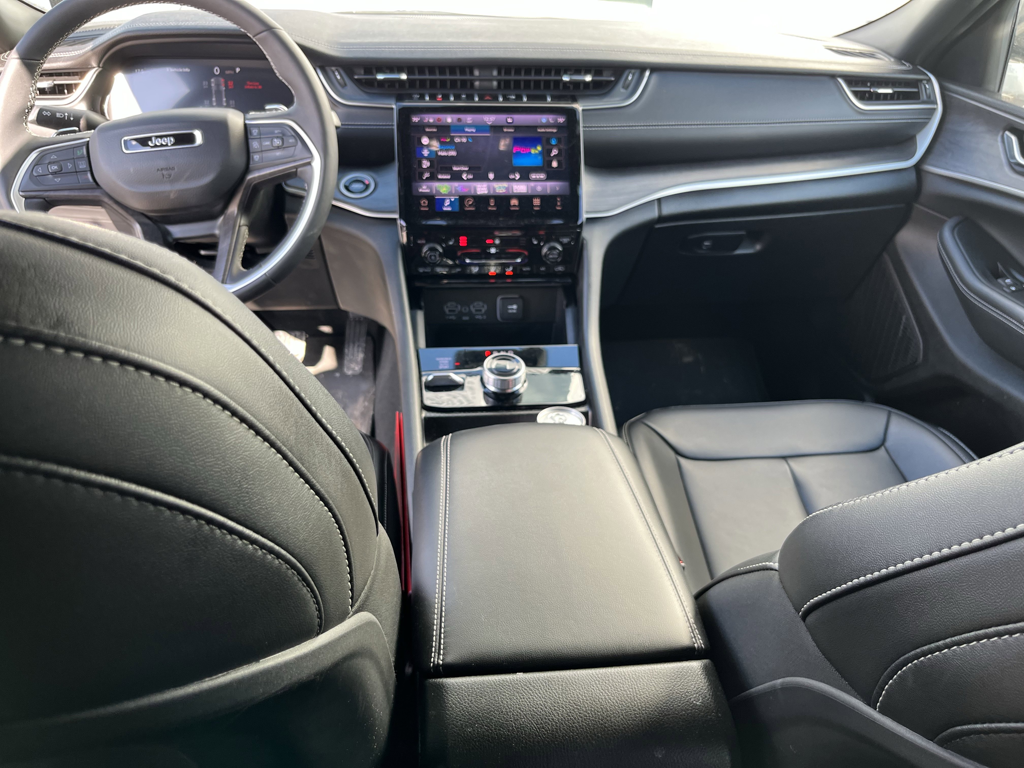 Used 2025 Jeep Grand Cherokee Limited image 12