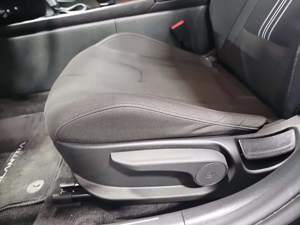 Certified 2023 Hyundai Elantra SEL w/ Convenience Package FWD image 29