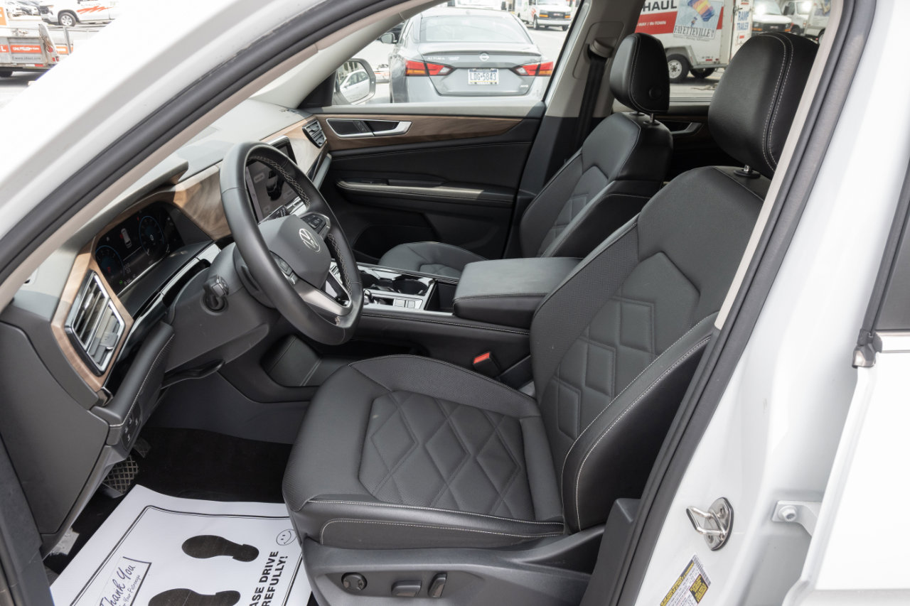 Used 2024 Volkswagen Atlas SE image 14