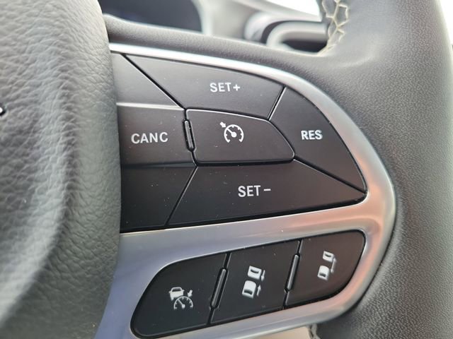 Used 2024 Chrysler Pacifica Touring-L image 23