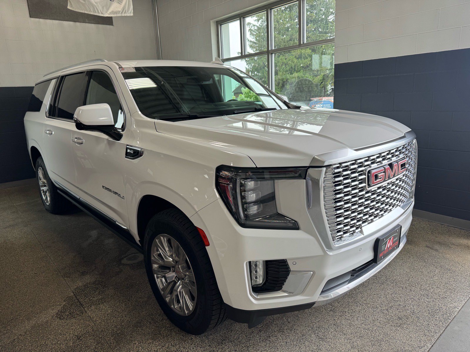 Used 2022 GMC Yukon XL Denali w/ Max Trailering Package AWD/4WD image 3