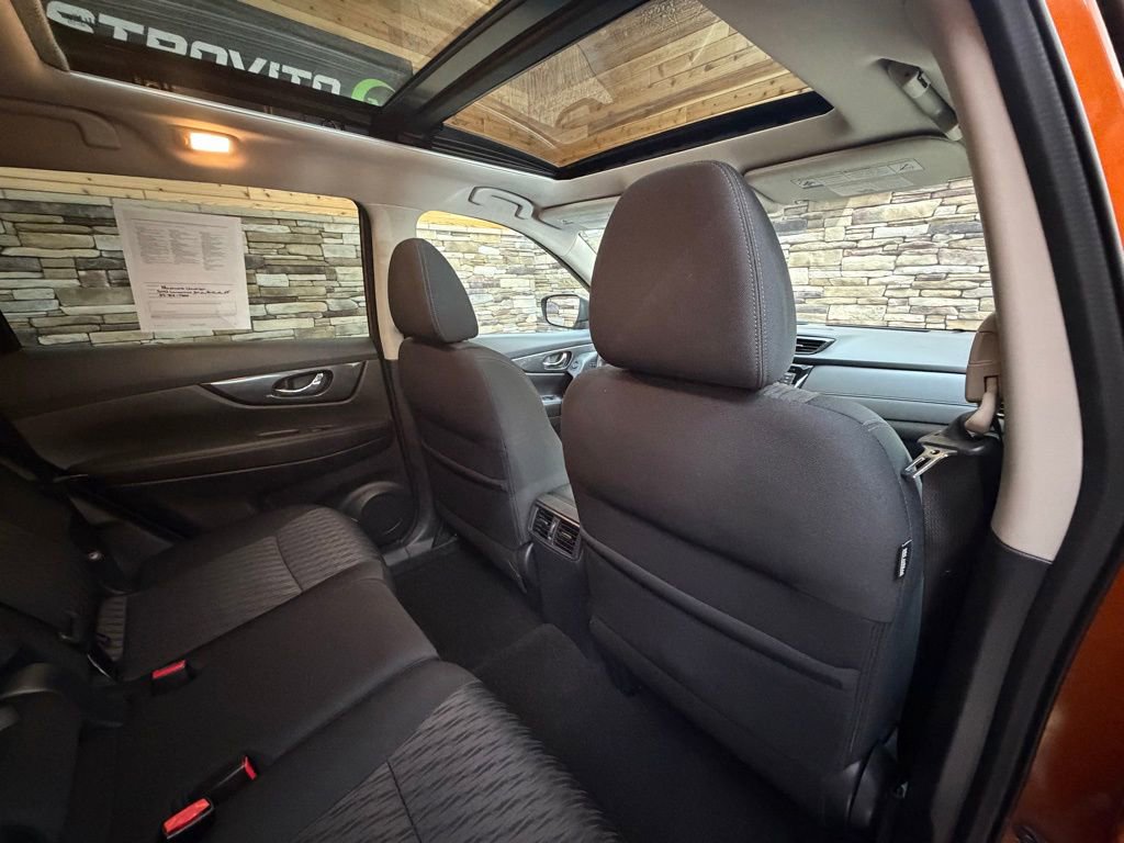 Used 2018 Nissan Rogue SV w/ Sun & Sound Touring Package image 30
