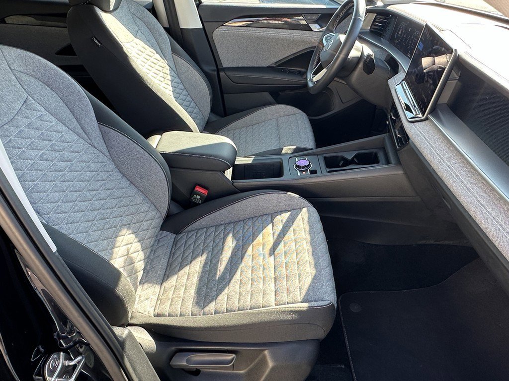 Used 2025 Volkswagen Tiguan S image 17