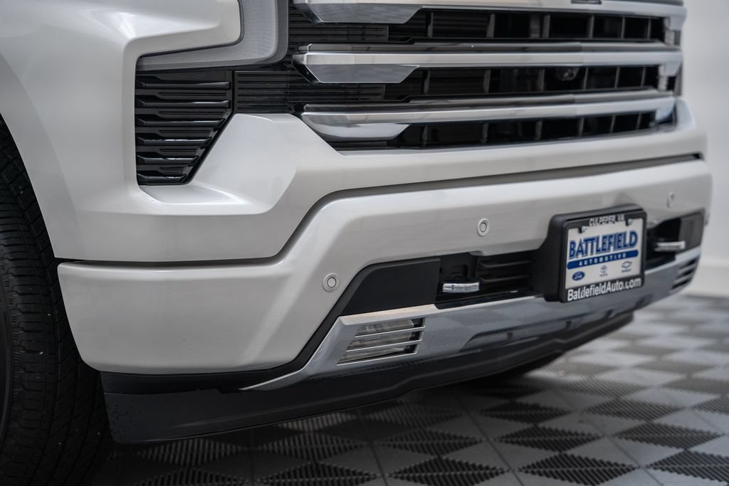 Used 2025 Chevrolet Silverado 1500 High Country AWD/4WD image 15