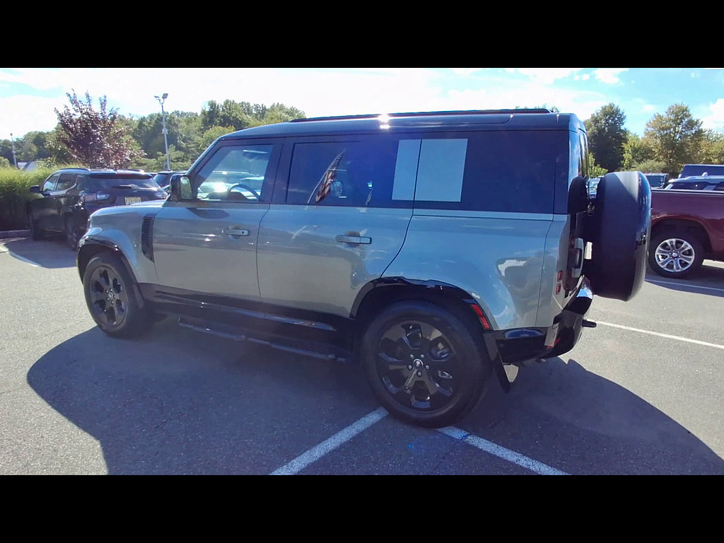 Used 2025 Land Rover Defender 110 X-Dynamic SE AWD/4WD image 6