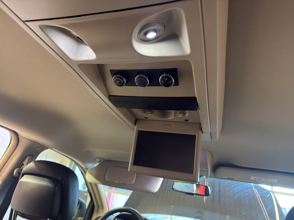 Used 2016 Chrysler Town & Country Touring FWD image 25