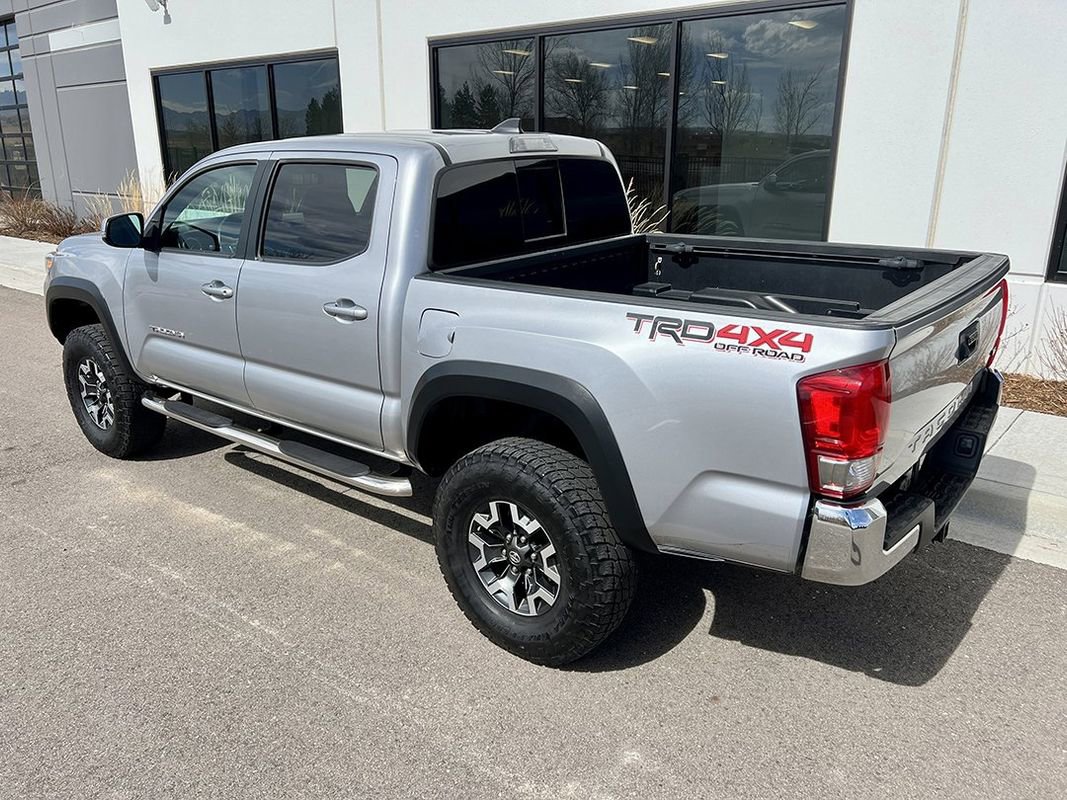 Used 2017 Toyota Tacoma TRD Off-Road image 23