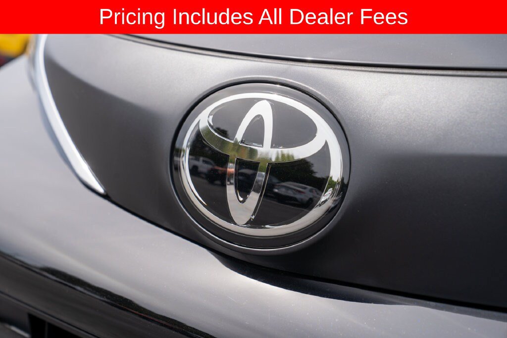 New 2026 Toyota Sienna LE FWD image 3
