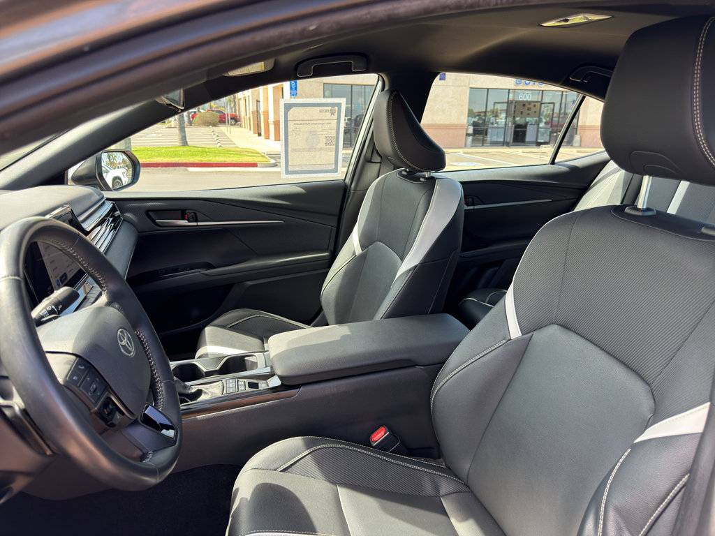 Used 2025 Toyota Camry Hybrid FWD image 9
