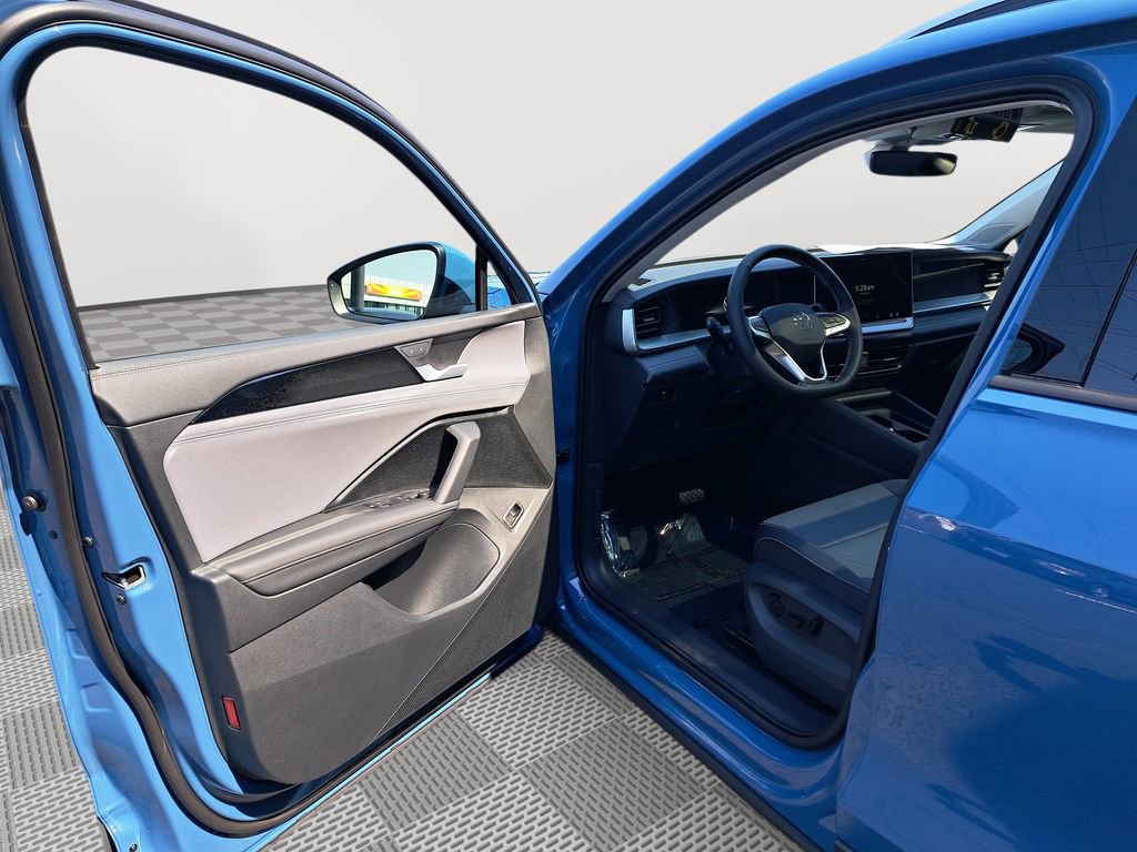 New 2025 Volkswagen Tiguan SE image 11