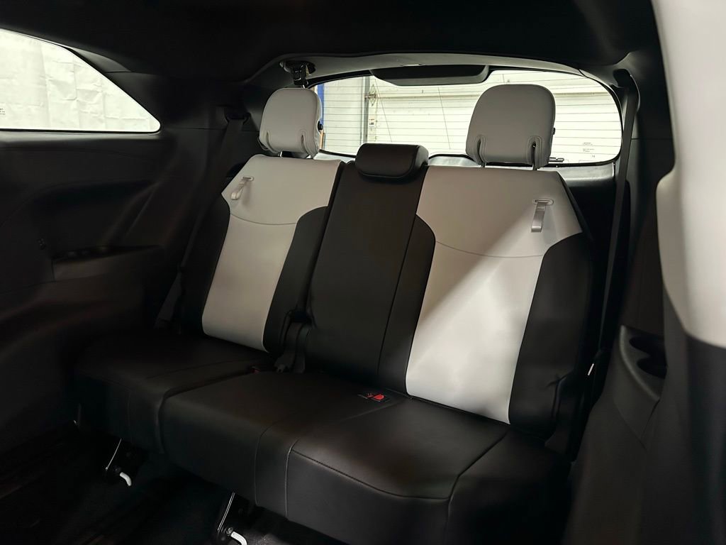 Used 2025 Toyota Sienna XSE image 55
