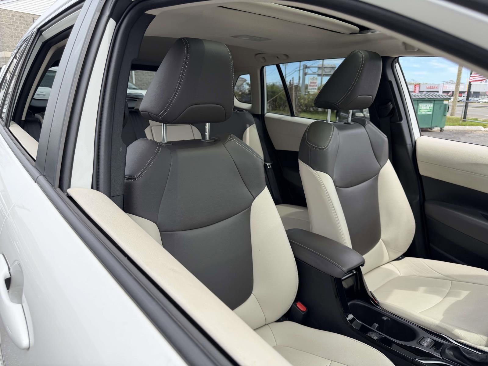 Used 2023 Toyota Corolla Cross XLE w/ Convenience Package AWD/4WD image 9