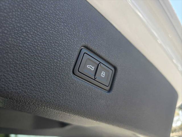 Used 2023 Audi Q8 Prestige w/ Prestige Package AWD/4WD image 16