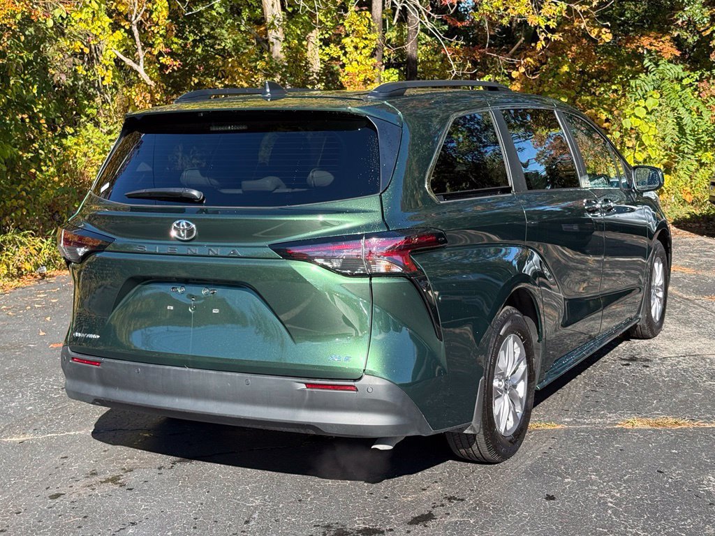 Used 2026 Toyota Sienna XLE AWD/4WD image 8