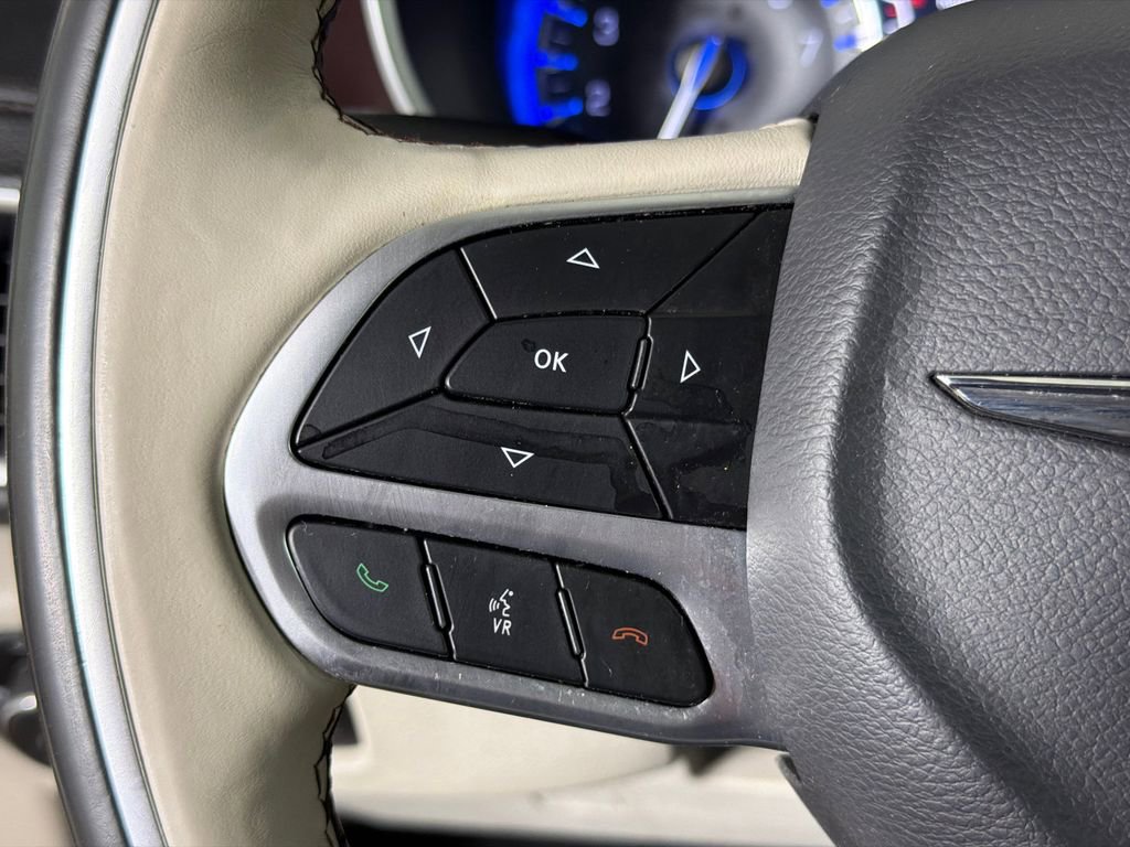 Used 2018 Chrysler Pacifica Limited w/ Tire & Wheel Group FWD image 26