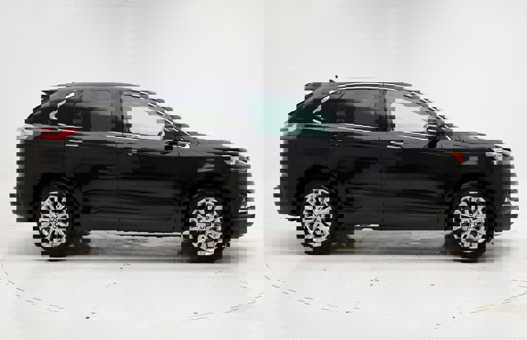 Used 2023 Ford Edge Titanium AWD/4WD image 3