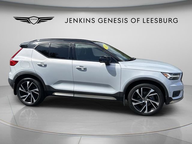 Used 2022 Volvo XC40 T5 R-Design w/ Advanced Package AWD/4WD image 2