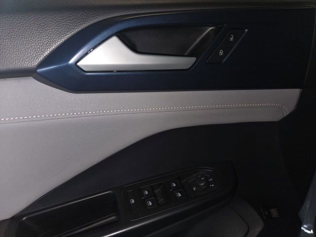 Used 2024 Volkswagen Taos SE image 13