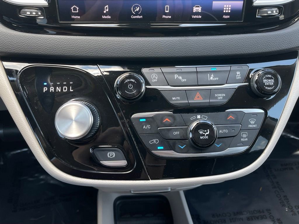 Certified 2023 Chrysler Pacifica Touring-L FWD image 34