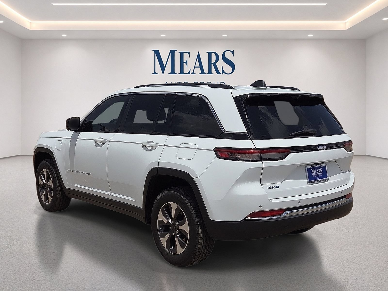 Used 2022 Jeep Grand Cherokee Limited 4xe w/ Luxury Tech Group II AWD/4WD image 3