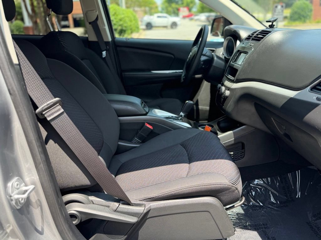 Used 2018 Dodge Journey SE w/ Blacktop Package FWD image 16