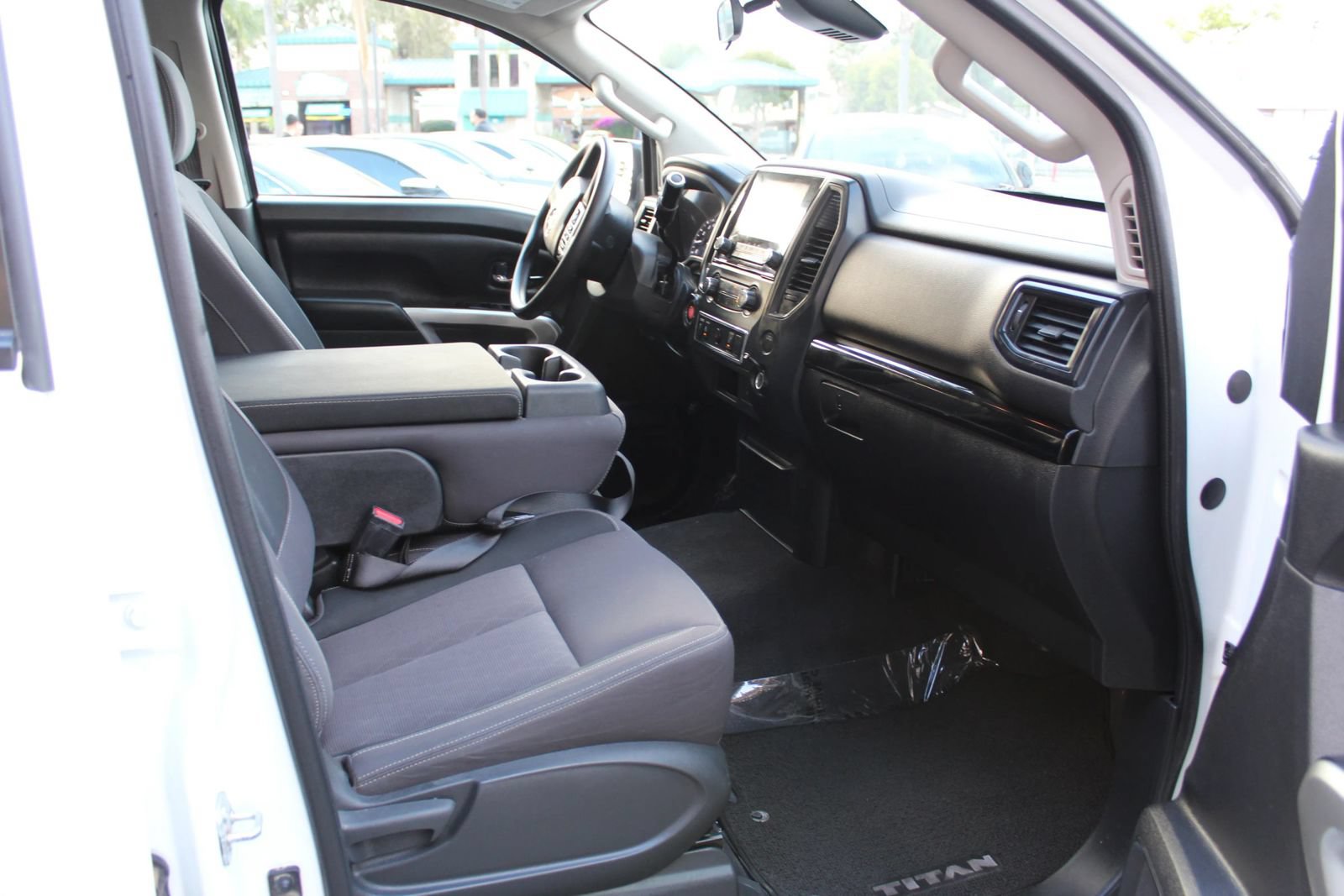 Used 2023 Nissan Titan SV RWD image 10