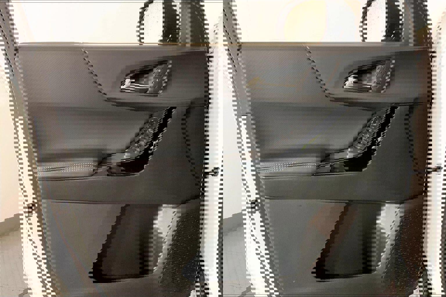 Used 2025 Chevrolet Equinox LT image 24