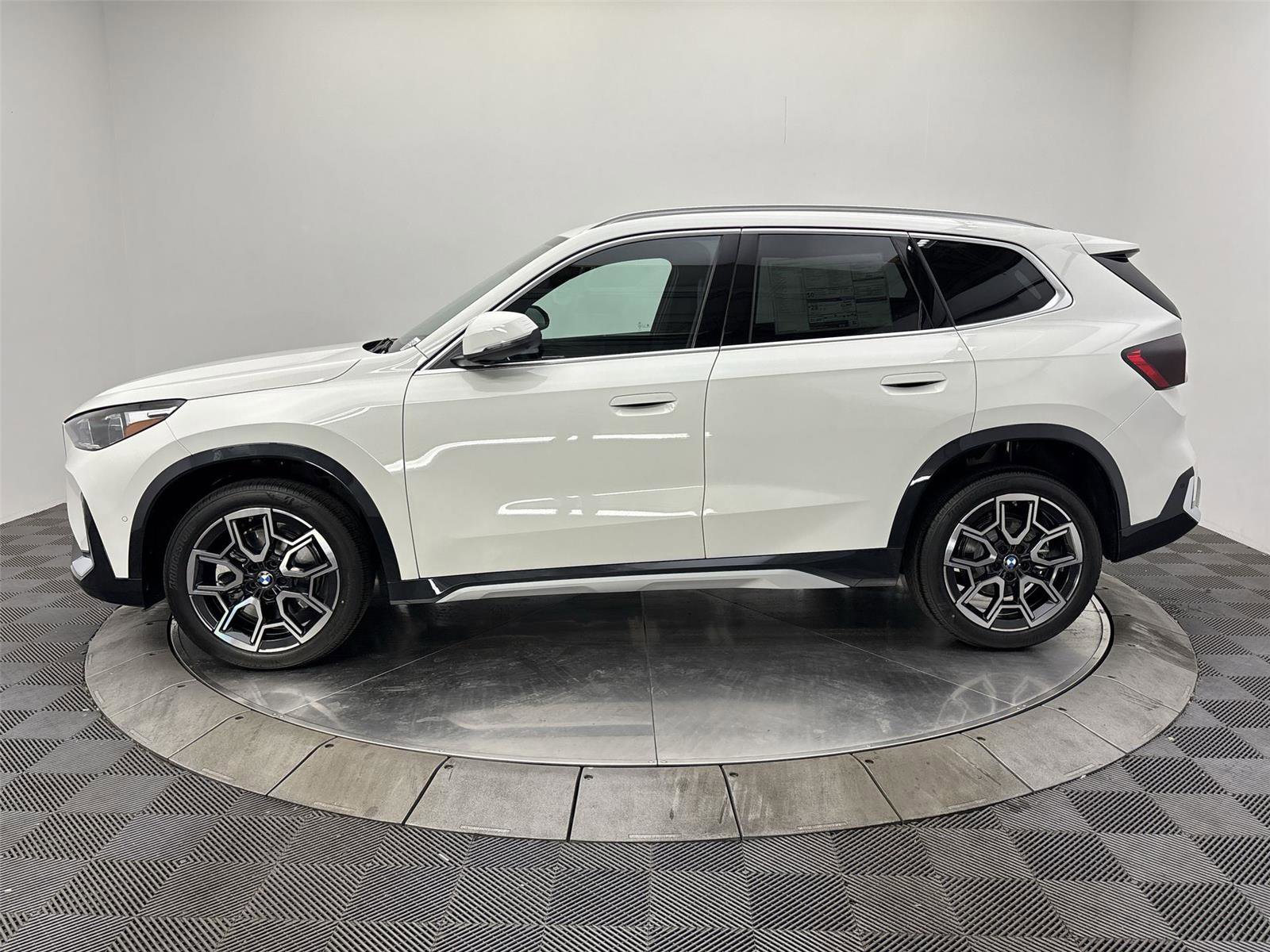 New 2025 BMW X1 xDrive28i w/ Technology Package image 16