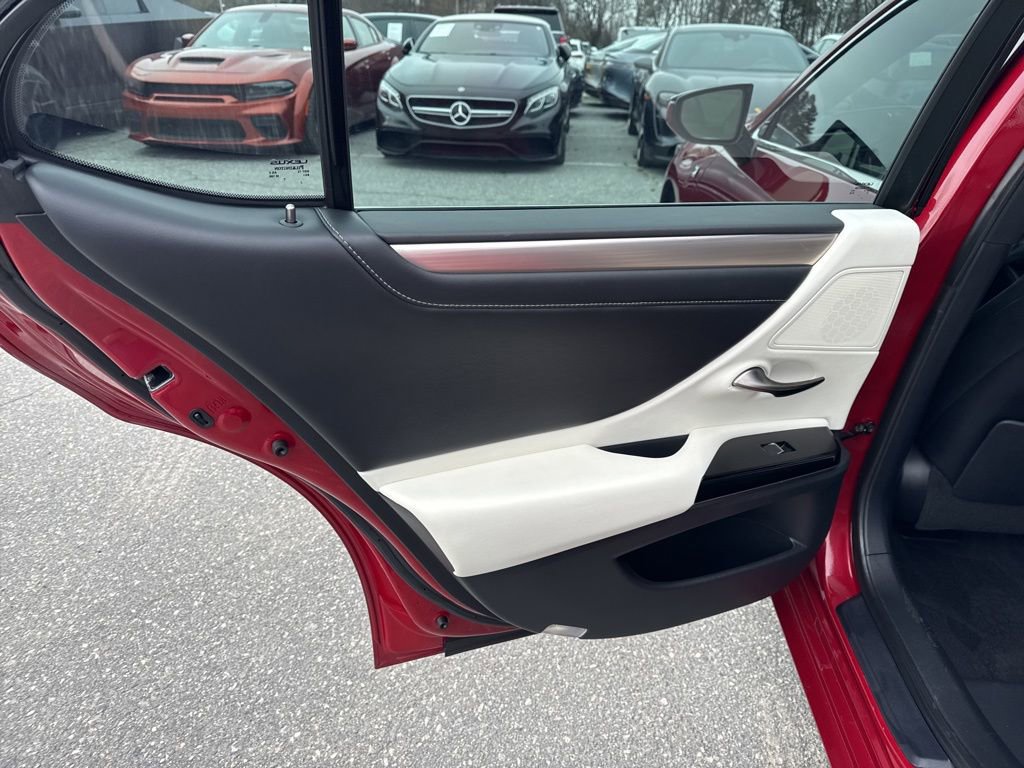 Used 2022 Lexus ES 300h F Sport image 28